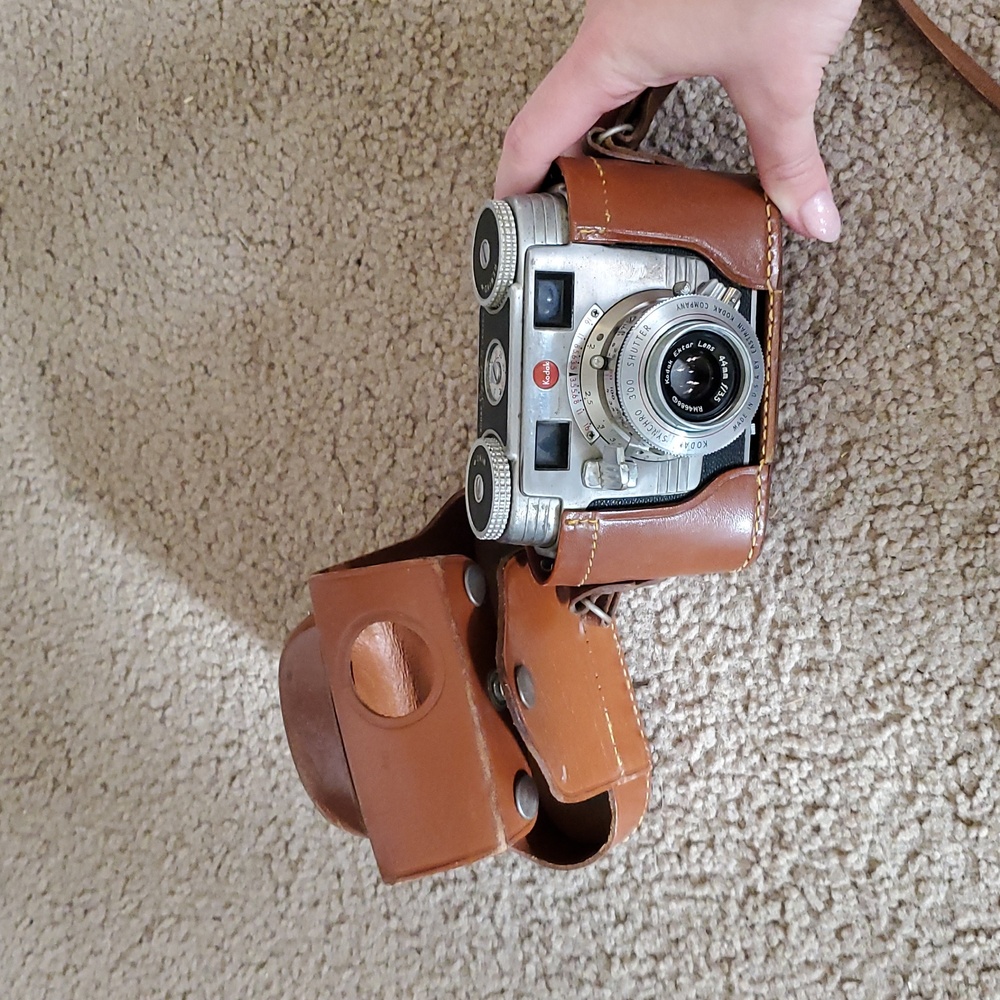 Kodak Signet 35 Camera – Vintage 1950s Rangefinder w/ Leather Case